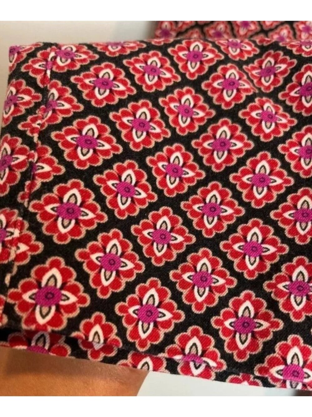 Old Navy Women's Floral Pattern Stretchy Ankle Pants Black And Red Size M - Picture 10 of 11